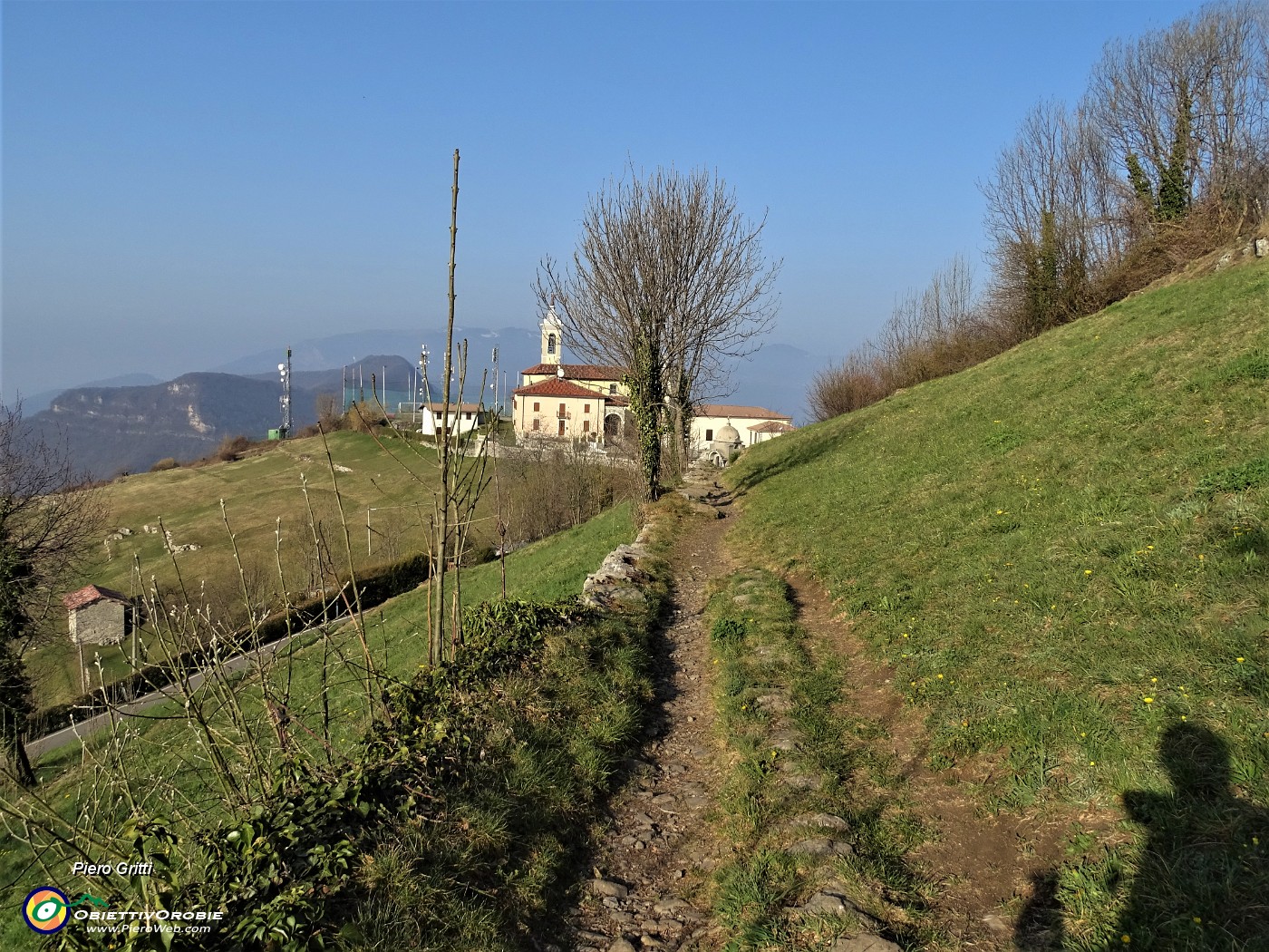 05 Sul sent. 505 per il Monte Zucco.JPG